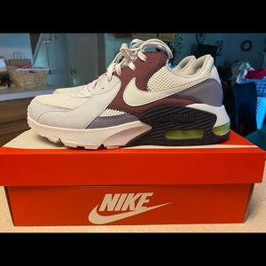 Size 9 1/2 Women’s Nike Air Max Excee